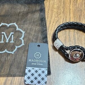 Magnolia and Vine Black and Silver Bracelet